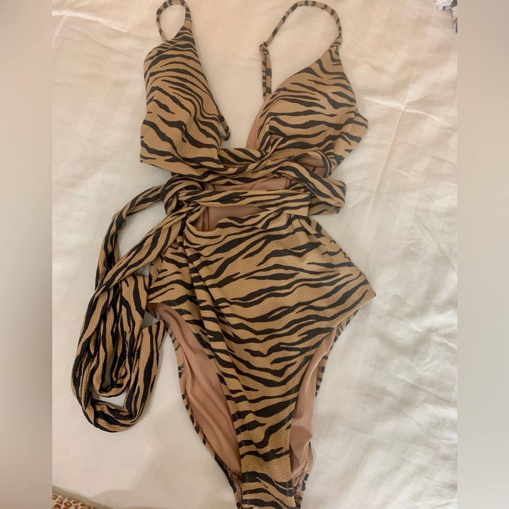 Aerie swimsuit size medium long.